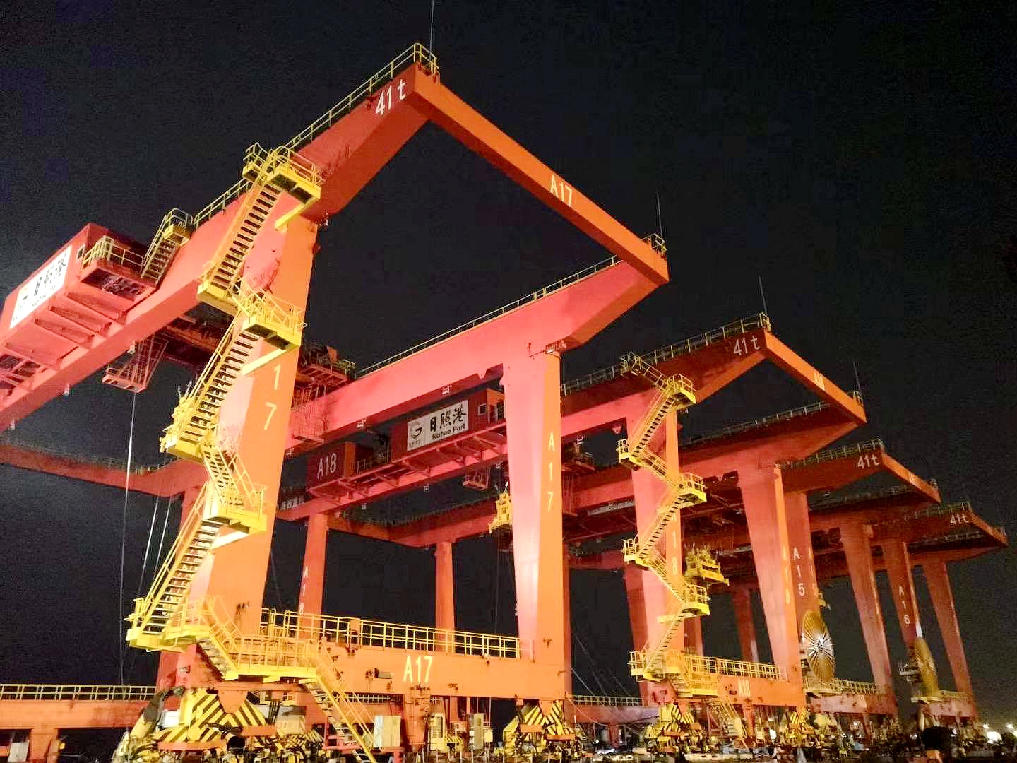 日照港軌道吊項(xiàng)