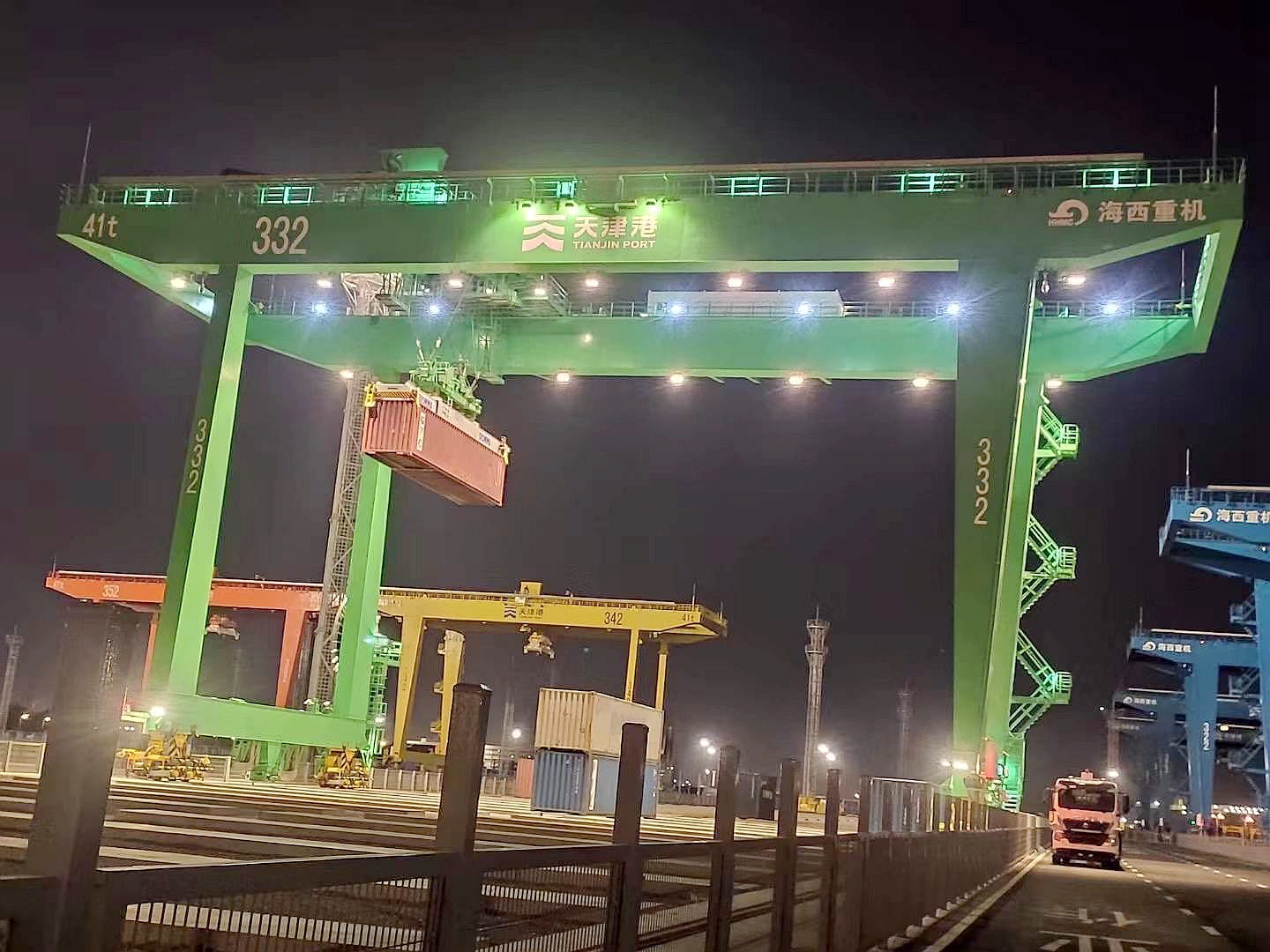 天津港軌道吊項(xiàng)目