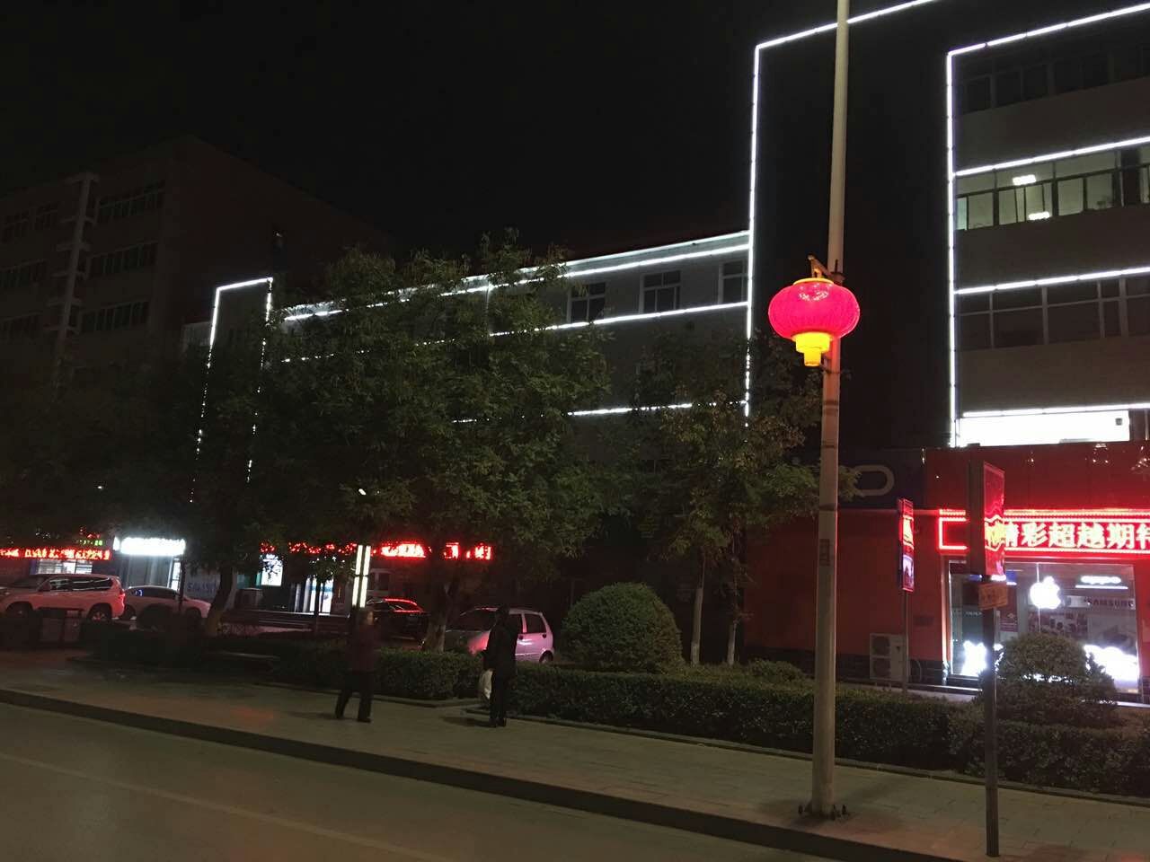 樓體亮化工程找滄州方正廣告?zhèn)髅接邢薰? title=