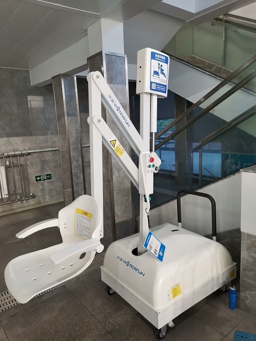 移動式泳池升降機