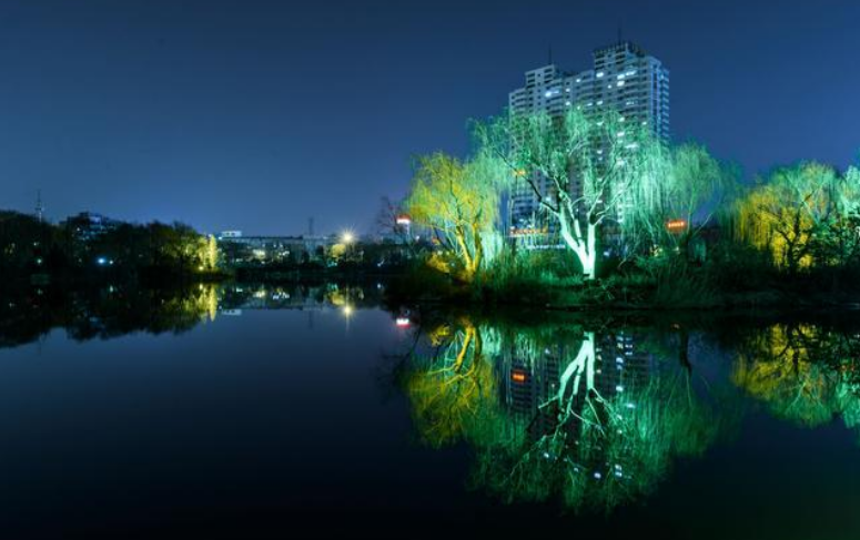 舞臺燈光給予夜景照明技術(shù)提升了新的高度