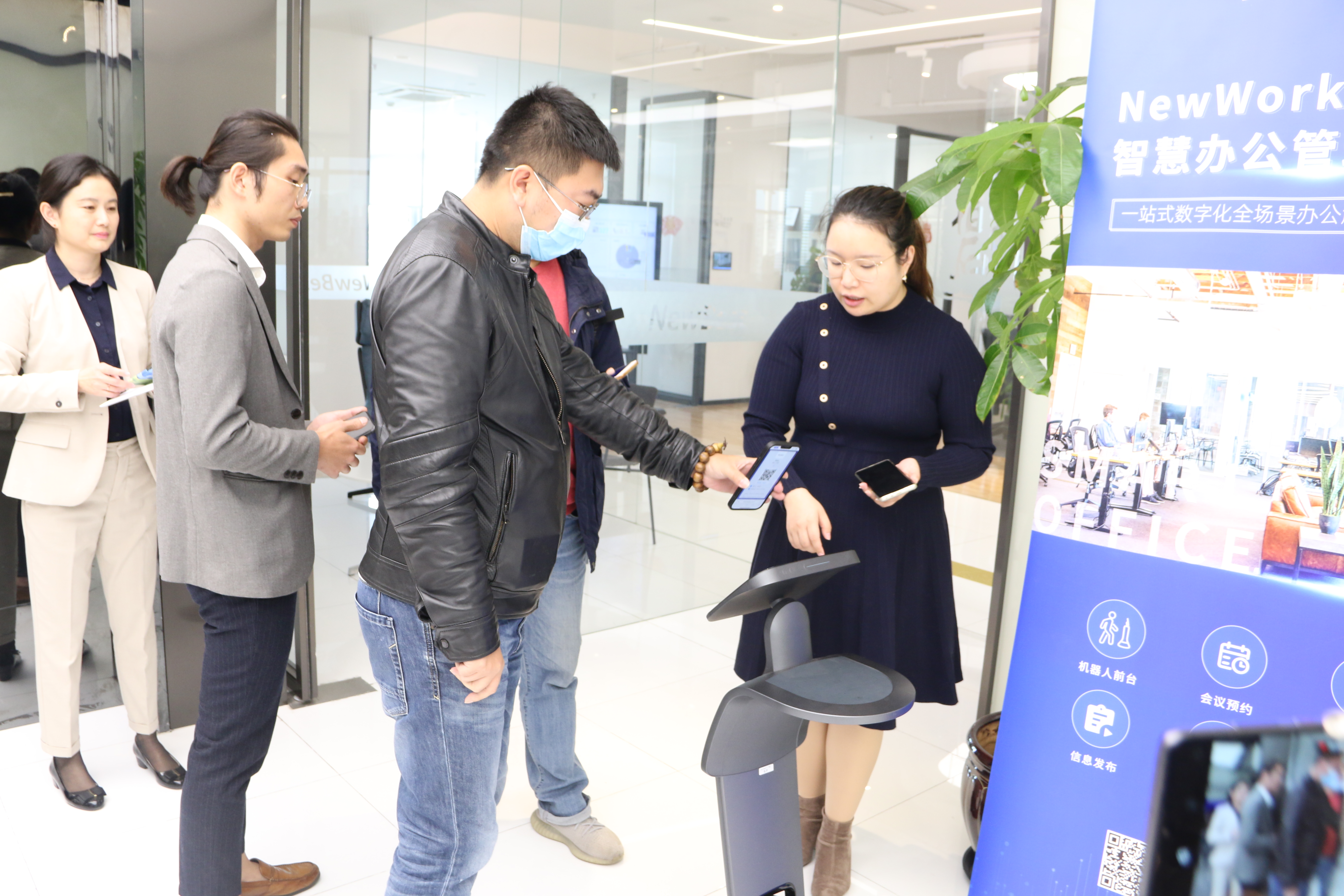 如何看待“機器人前臺”？