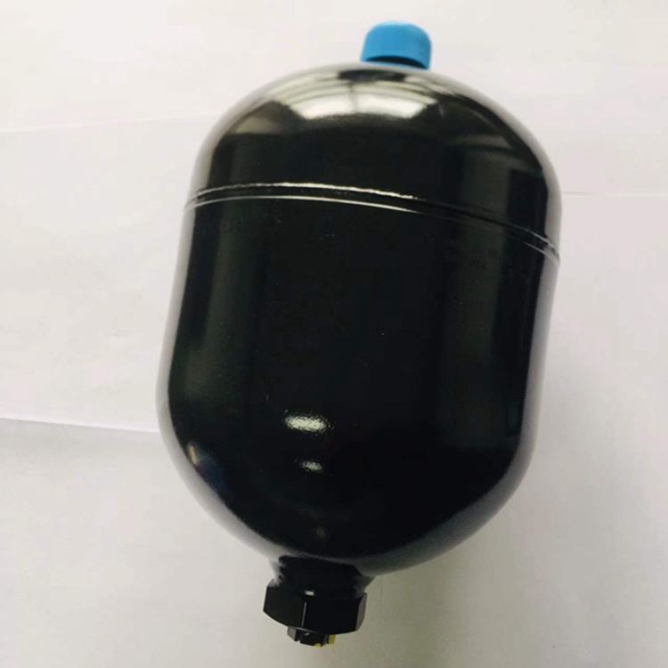 2.8 L 蓄能器