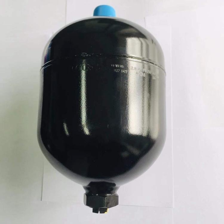 2.8L 蓄能器 .jpg