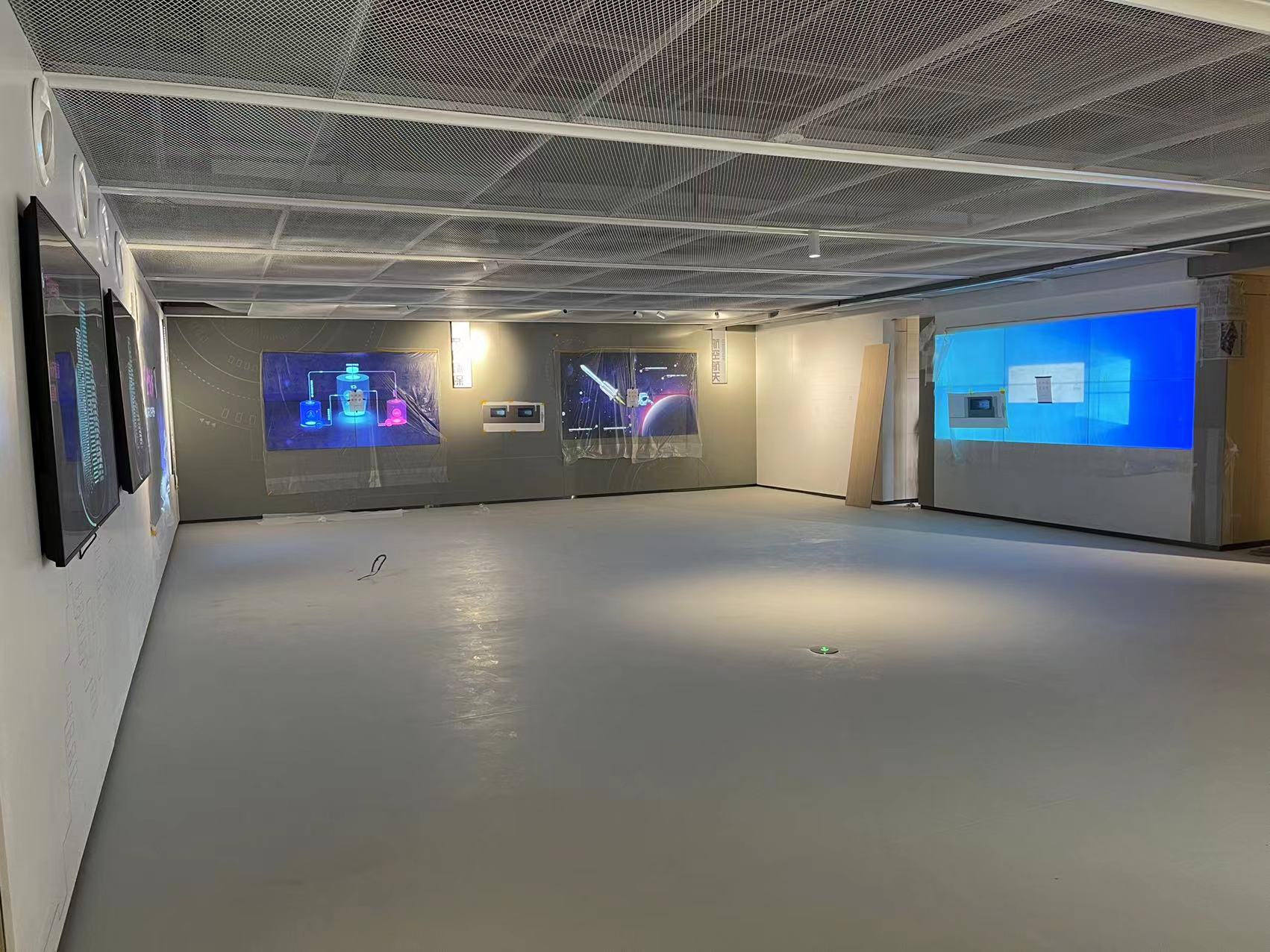 蘇州市吳中區(qū)規(guī)劃展示館采用睿觀博RGBLE品牌113套網(wǎng)線傳輸器展示智慧吳中