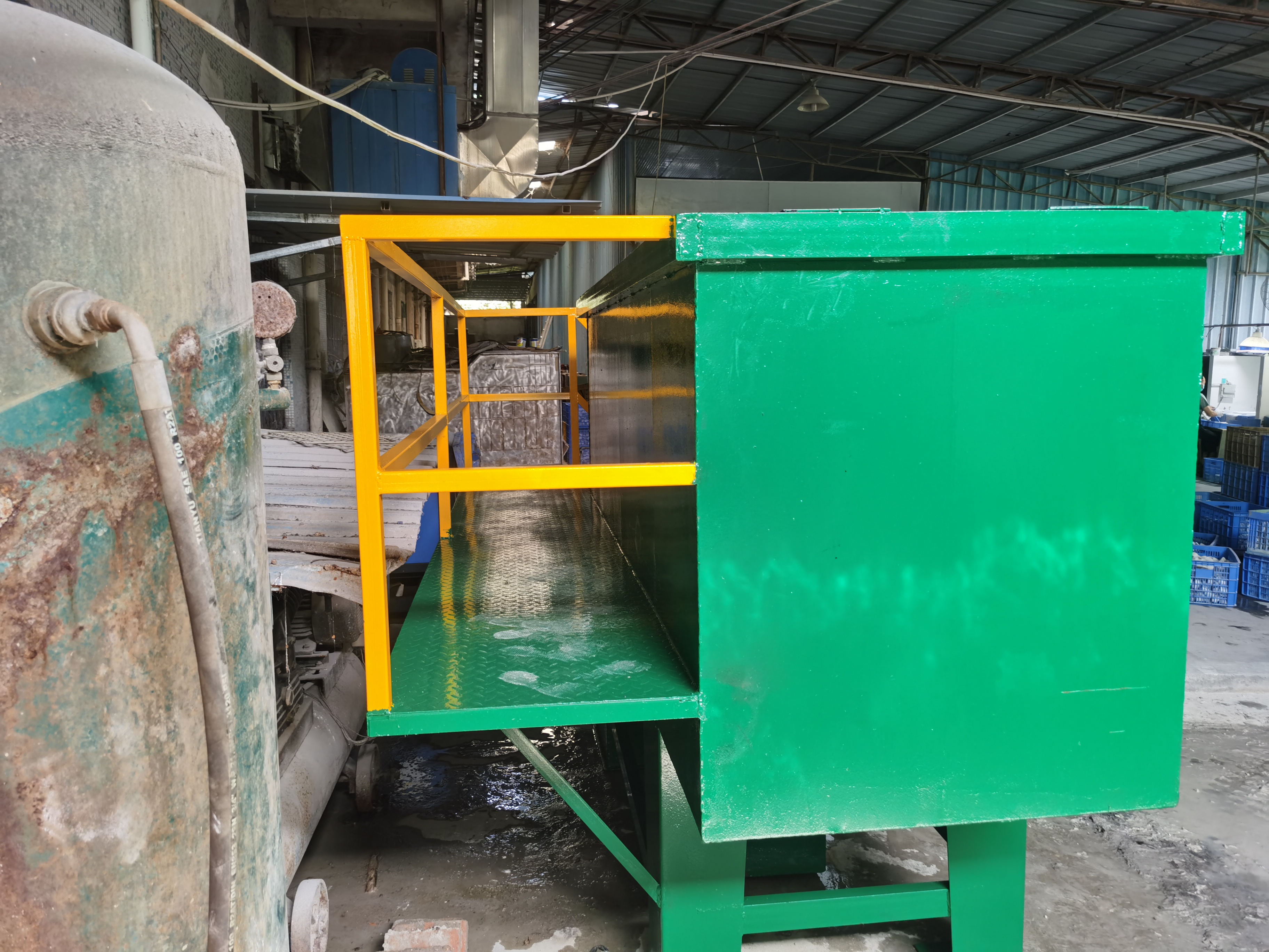東莞石碣-石膏制品研磨廢水項(xiàng)目，絮凝沉淀池進(jìn)場(chǎng)了.jpg