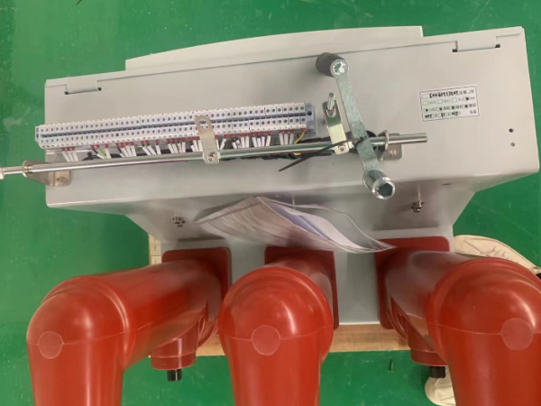 VB2-12系列国产真空断路器