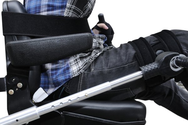 四肢聯(lián)動康復(fù)訓(xùn)練器系列2