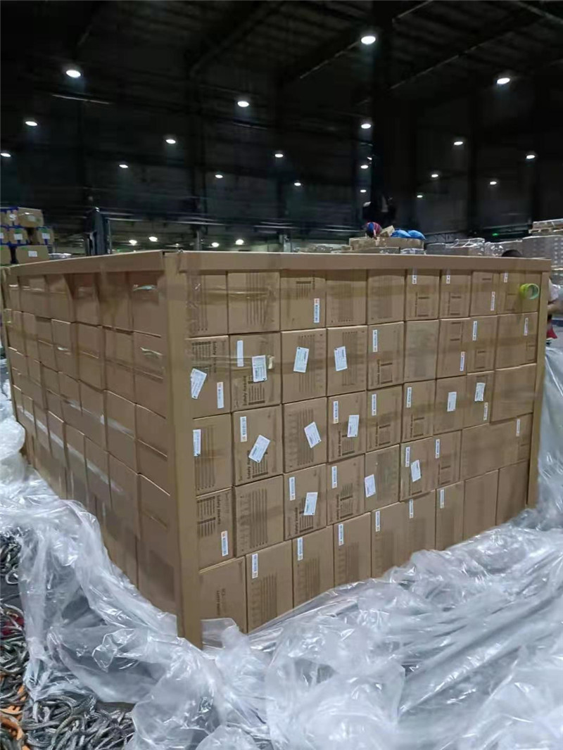 防疫物資包機 (3).jpg