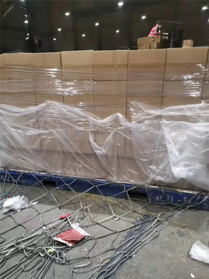 防疫物資包機 (8).jpg