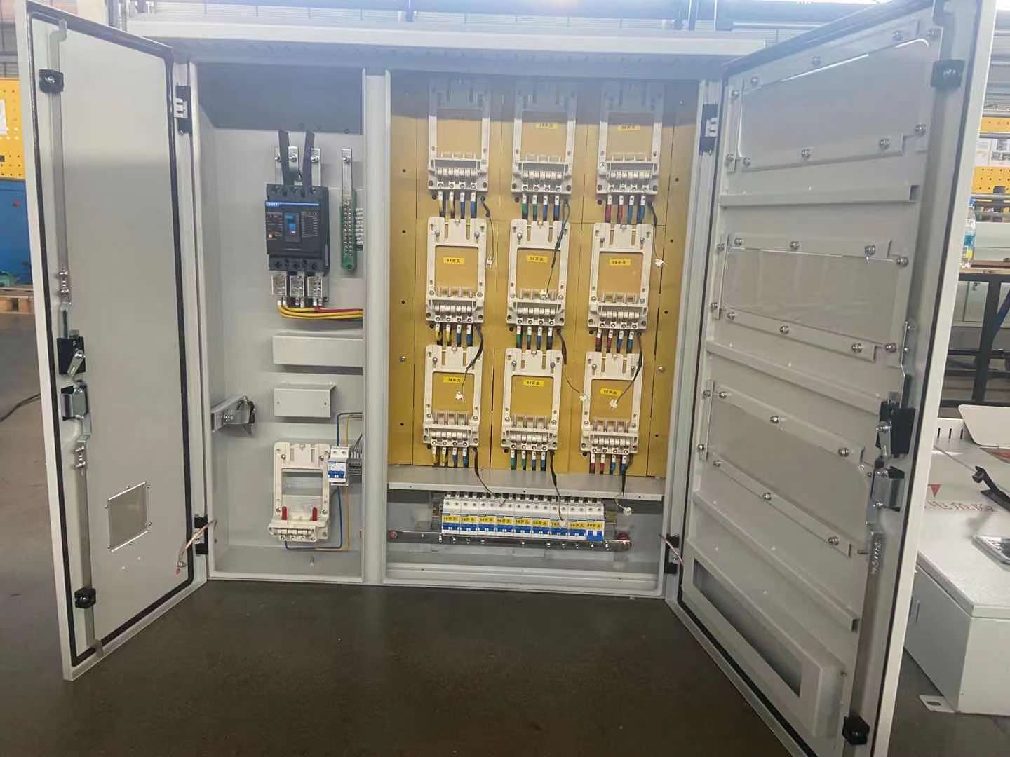 低壓開關櫃.jpg