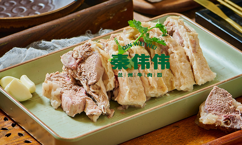手抓羊脖子