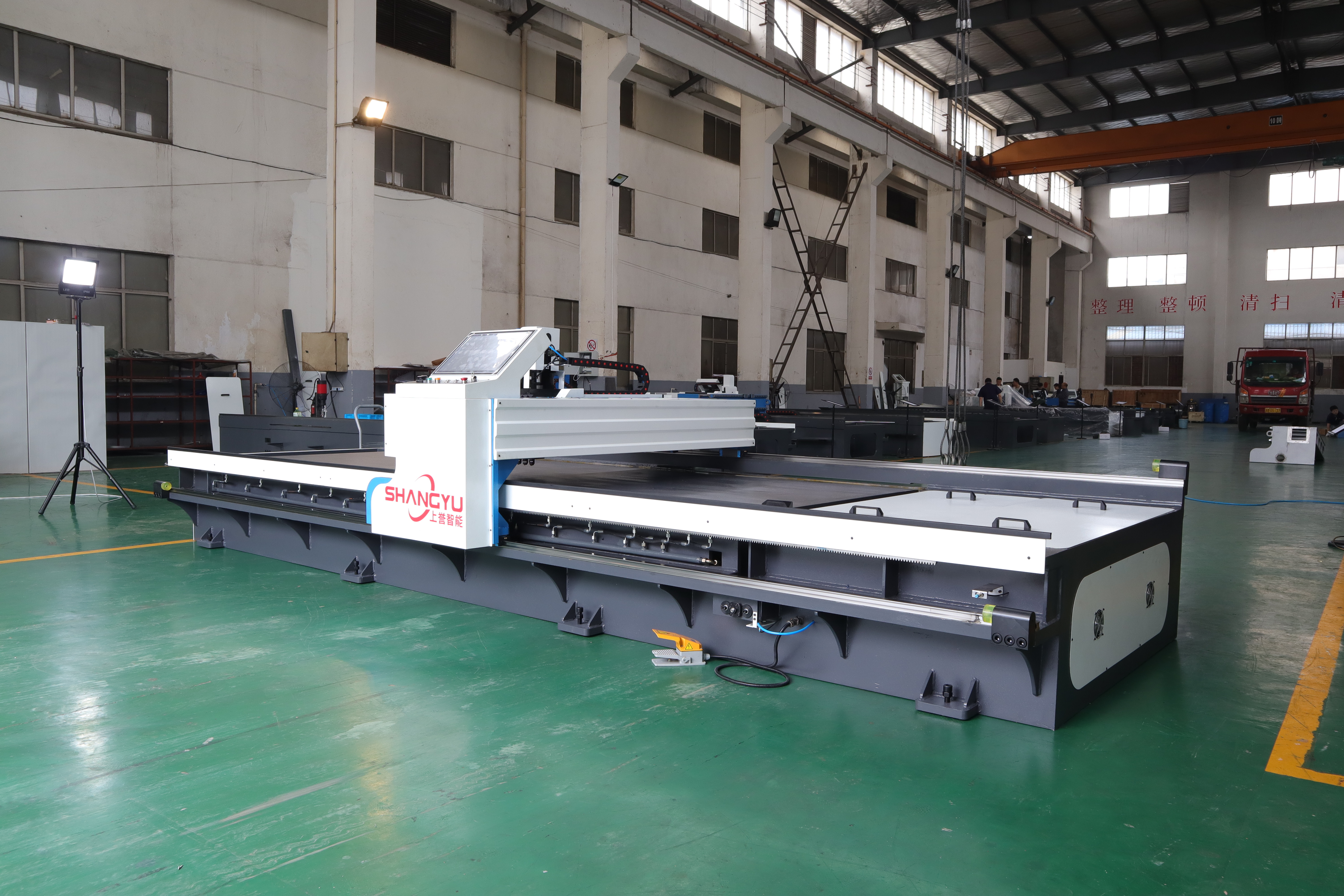 數(shù)控折彎機(jī)的特點(diǎn)和優(yōu)勢