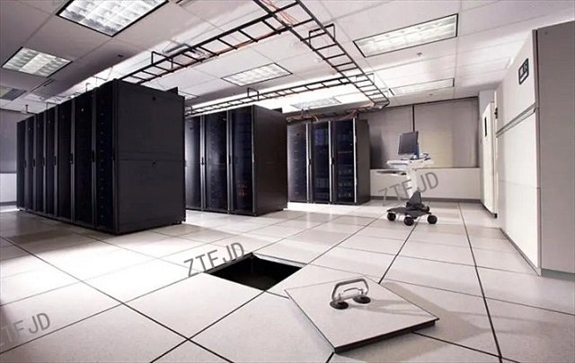 在機房建設(shè)中選擇防靜電活動地板應(yīng)注意哪些