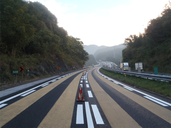 路面防結(jié)冰處理