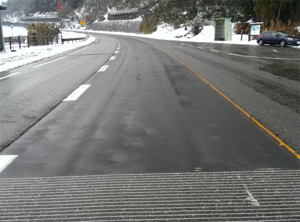 路面防結(jié)冰處理