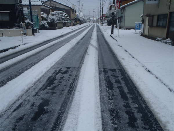 路面防結(jié)冰處理