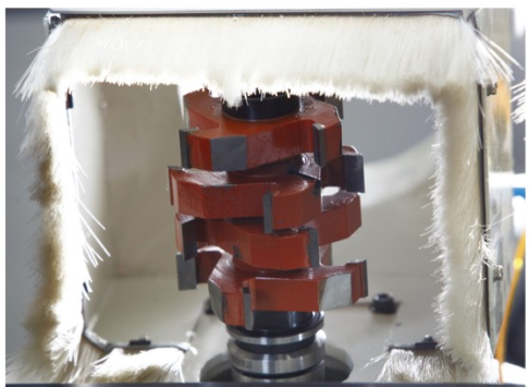 正反轉主軸（氣動換刀裝置）Forward & Reverse Rotating Spindle with pneumatic tool change device.png