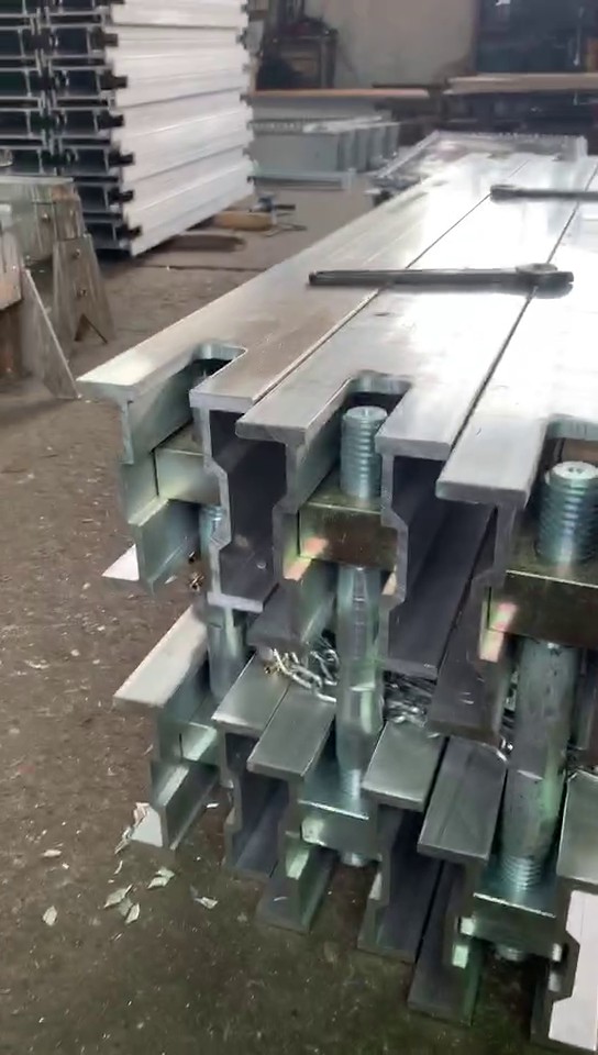 DWLHJ內(nèi)置螺桿式硫化機