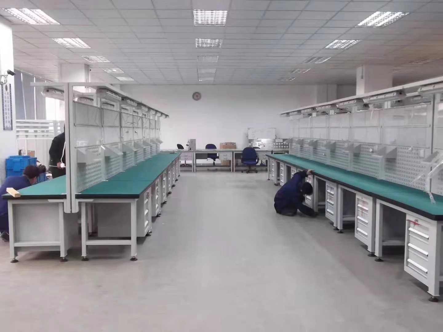 工作臺安裝現(xiàn)場