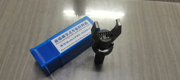 前端調(diào)節(jié)式車床拉料器