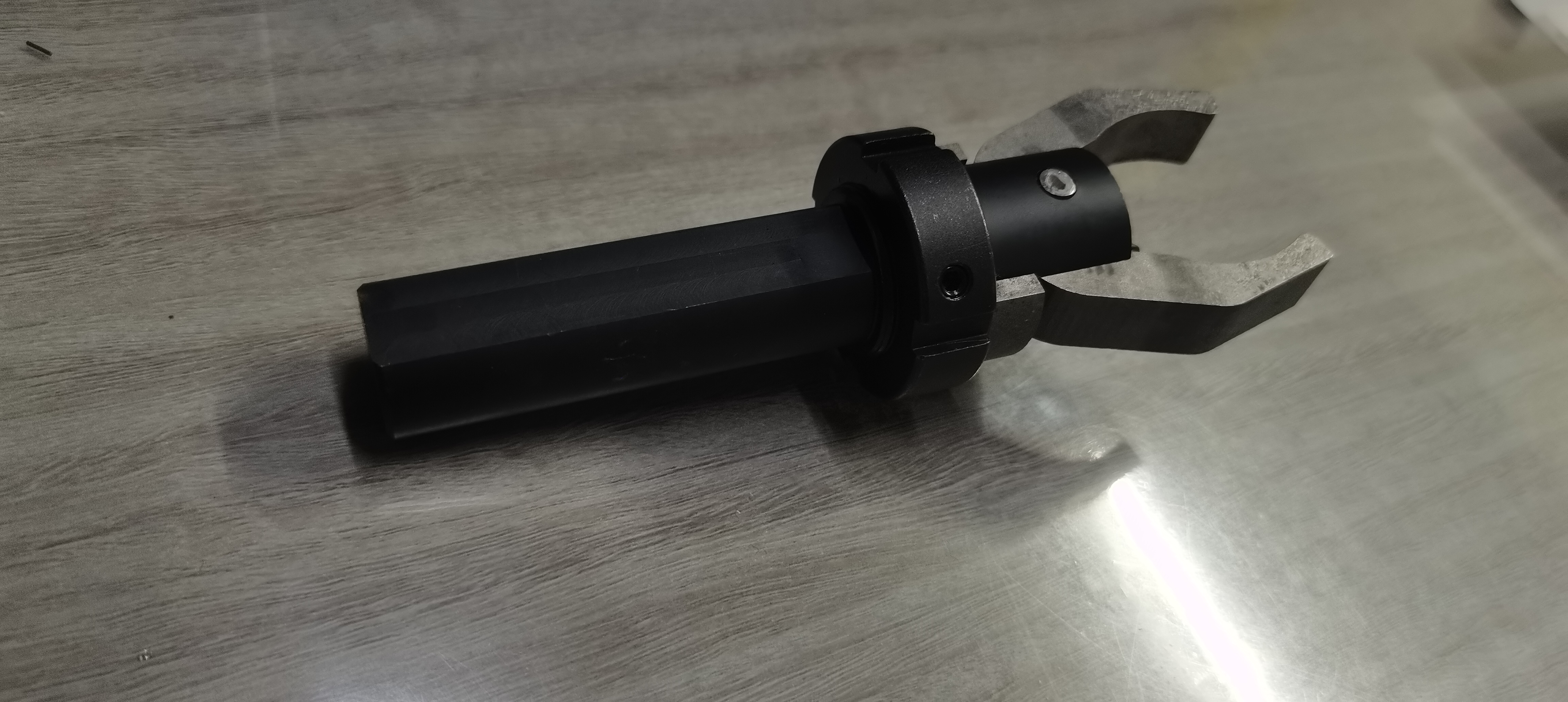前端調(diào)節(jié)式車床拉料器