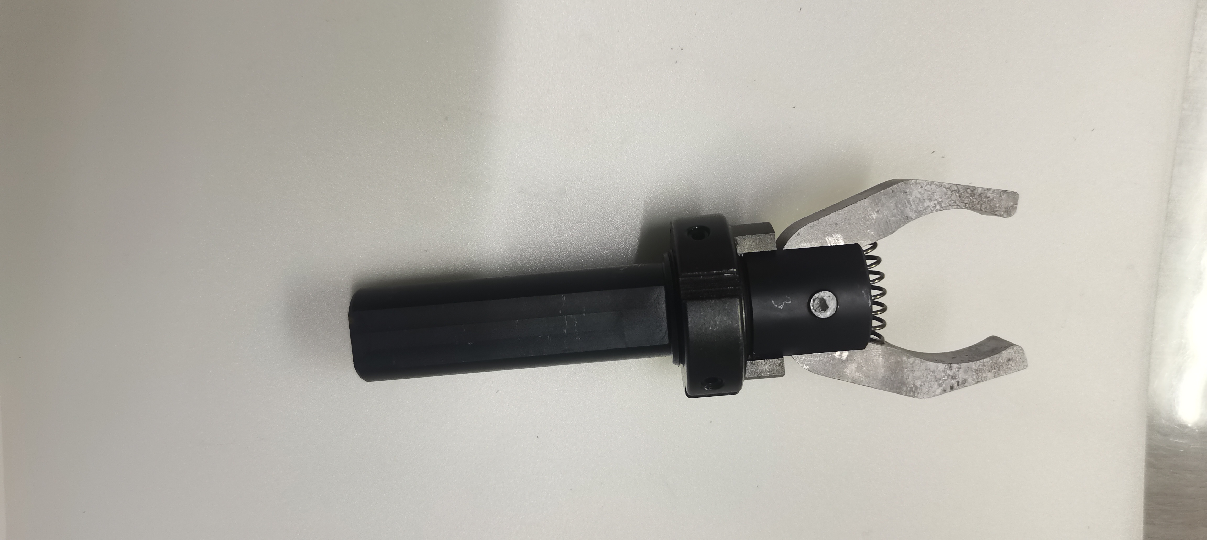 前端調(diào)節(jié)式車床拉料器