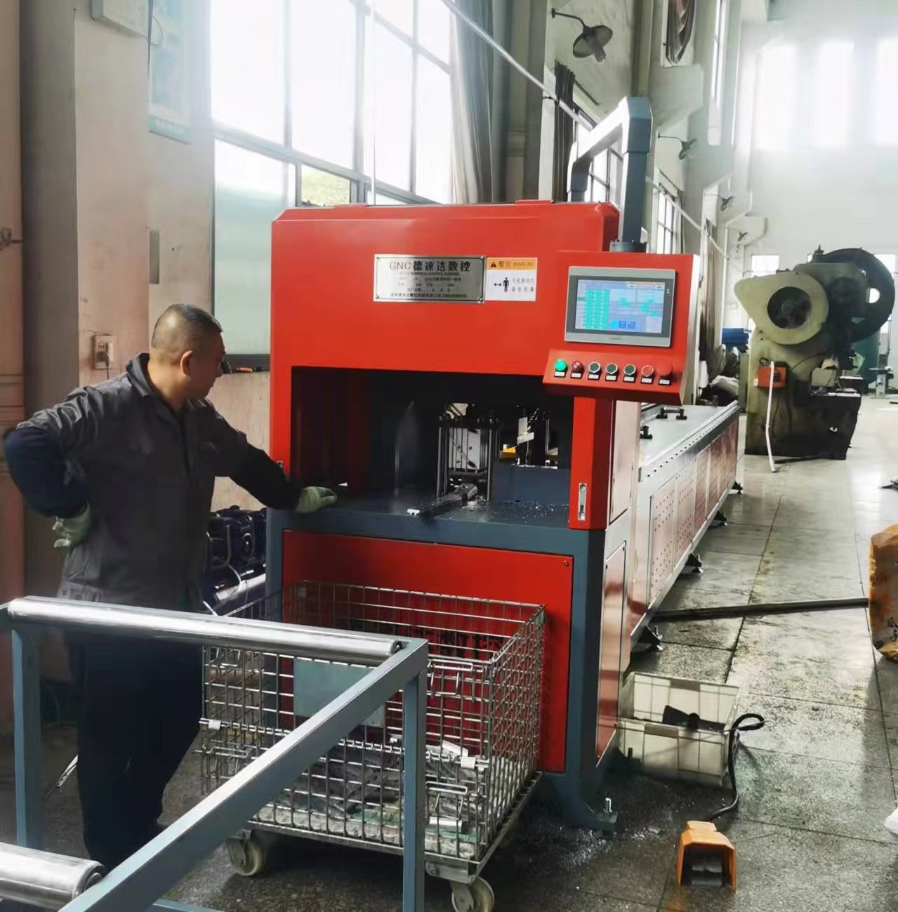 鋁材樁頭線夾沖切一體機