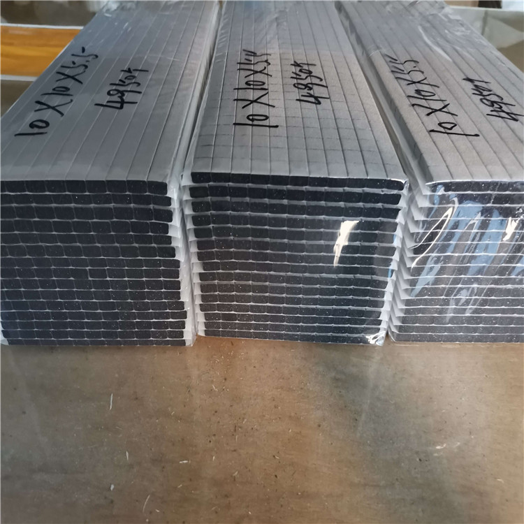 供應(yīng)方型方格阻燃導(dǎo)電泡棉 屏蔽材料導(dǎo)電泡棉 電子沖壓導(dǎo)電泡棉