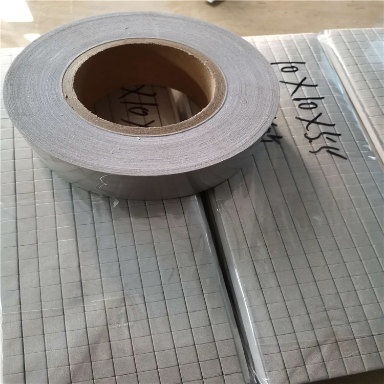 供應(yīng)方型方格阻燃導(dǎo)電泡棉 屏蔽材料導(dǎo)電泡棉 電子沖壓導(dǎo)電泡棉