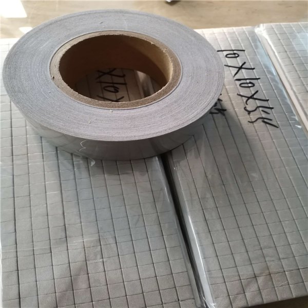 供應(yīng)方型方格阻燃導(dǎo)電泡棉 屏蔽材料導(dǎo)電泡棉 電子沖壓導(dǎo)電泡棉