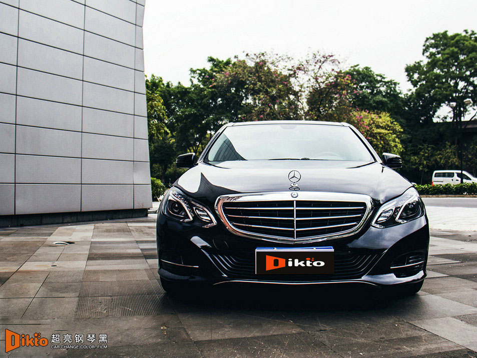 超亮鋼琴黑--奔馳E300