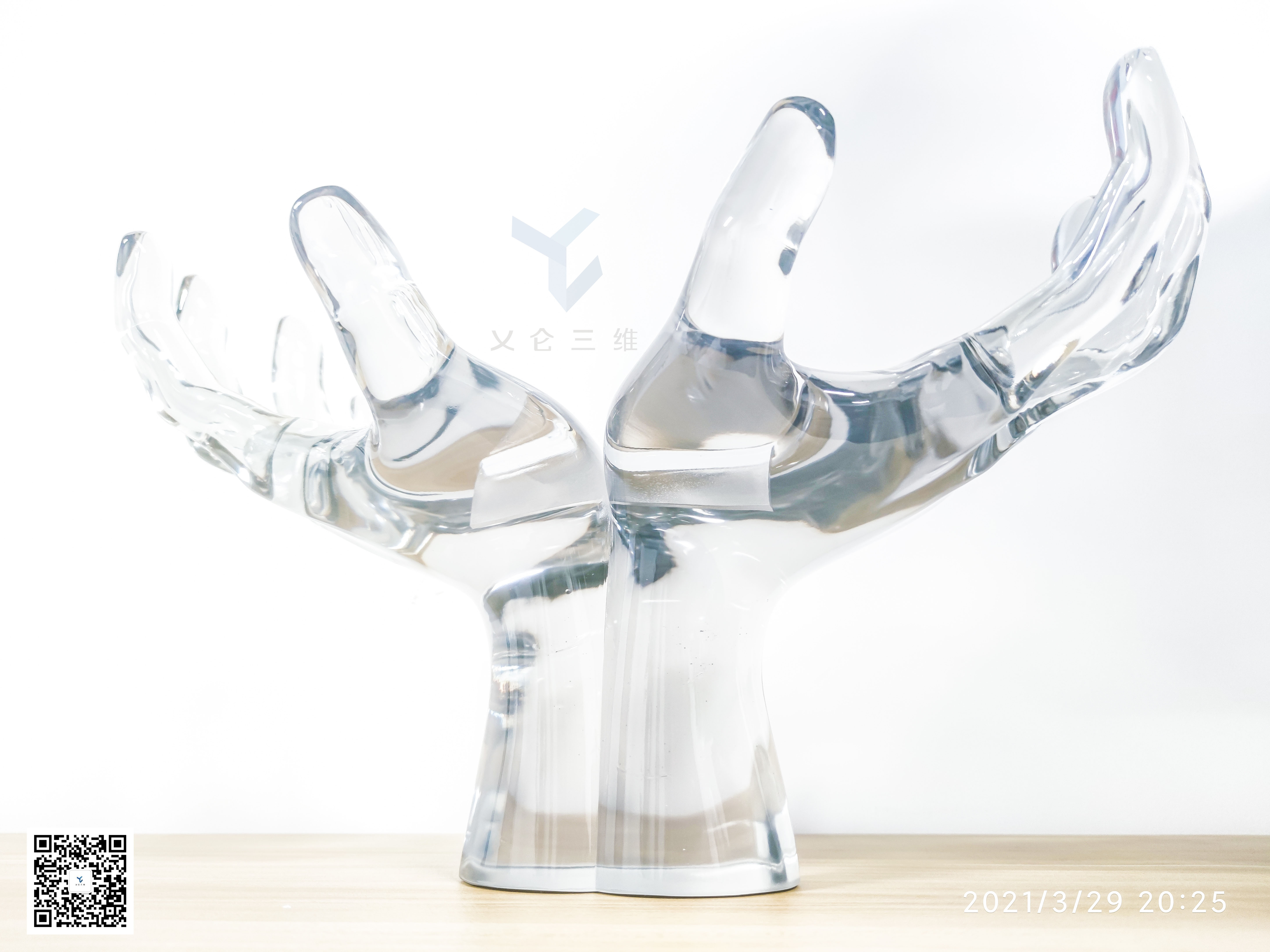 全透明雙手造型