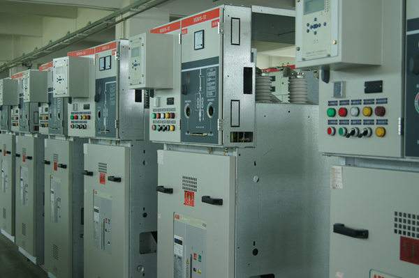 高压真空断路器的接触行程