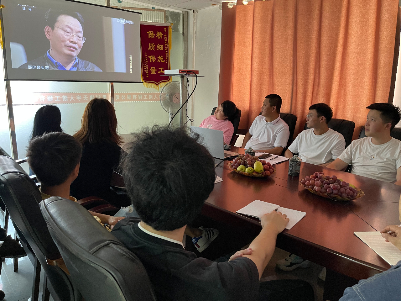 市人防及錦天宇行政人員一起學習安全生產(chǎn)：“五個一”