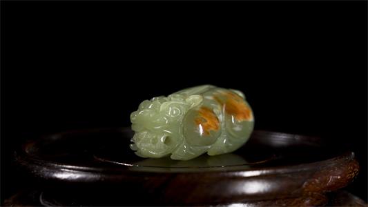 遼寧和田玉仿品泛濫，所以收藏時需擦亮眼