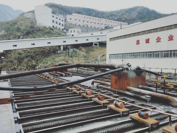 高頻振動(dòng)斜板沉降濃密機(jī)