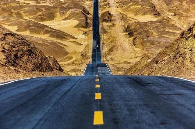 網紅公路(青海省海西U型公路)