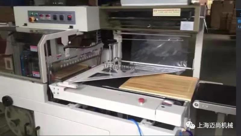 微波壓機是一種木門自動包裝機