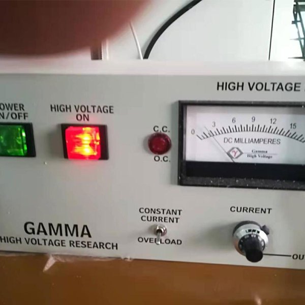 靜電駐極機