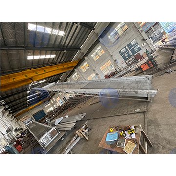 新環(huán)牌RGS三索鋼絲繩牽引式機械格柵