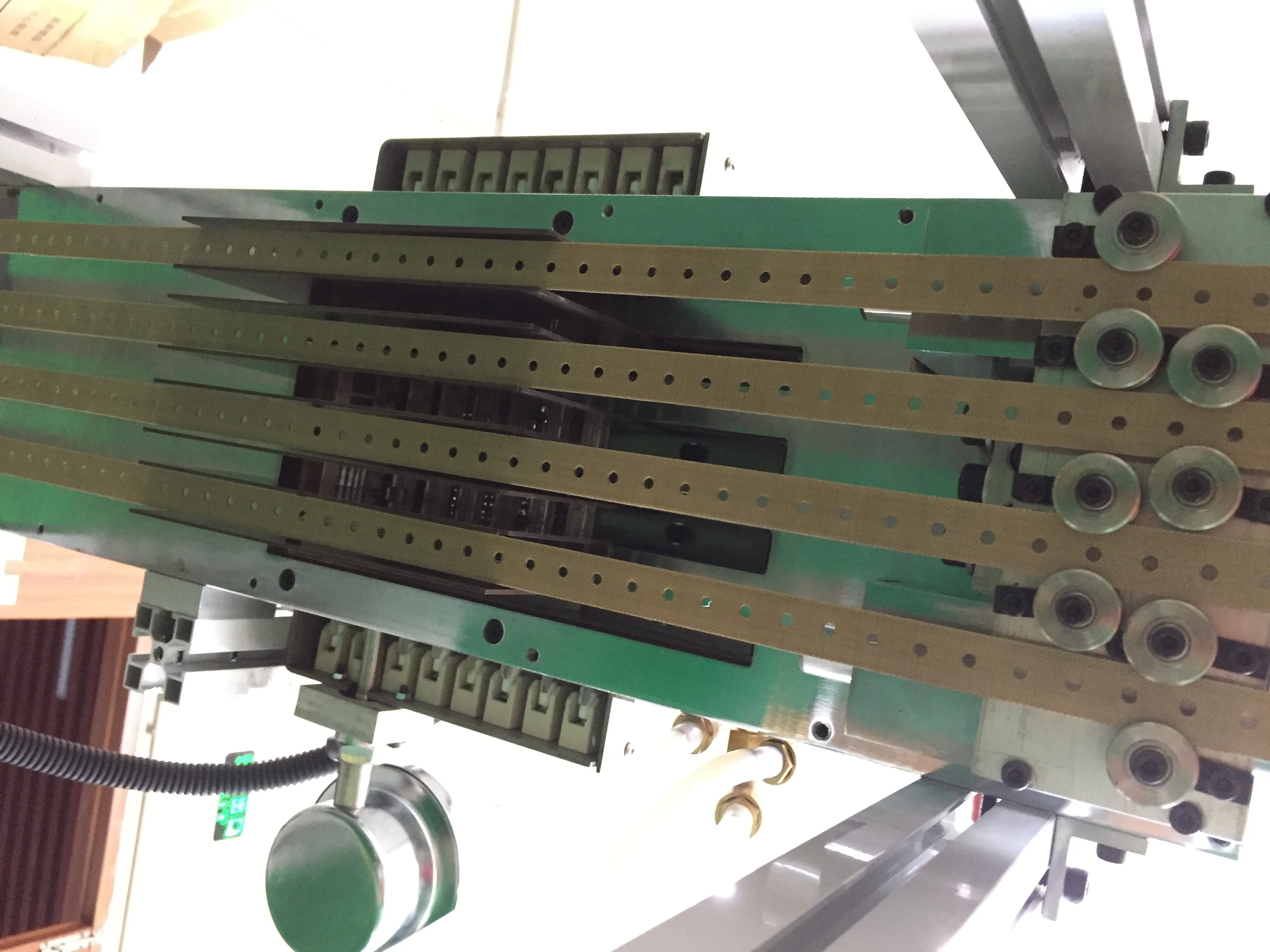 焊帶電池片焊帶自動(dòng)分離機(jī)