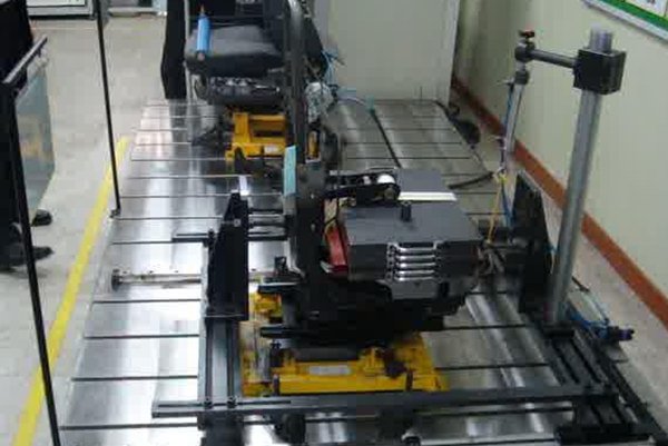 滑軌疲勞試驗機