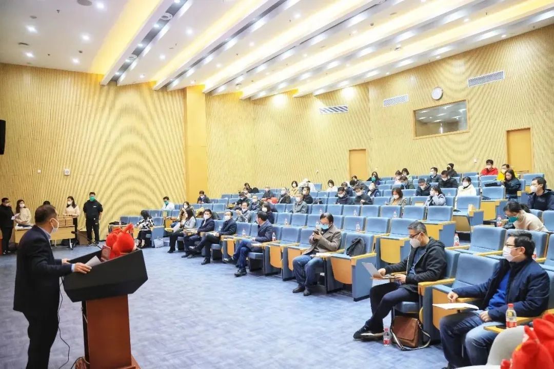 馬克思主義學(xué)院召開全院教職工大會(huì)