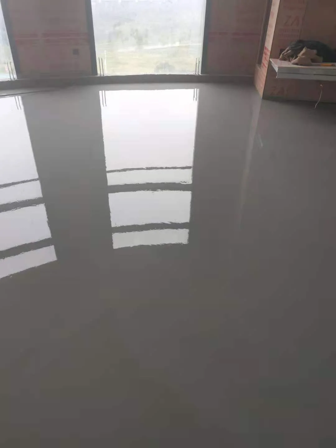④水泥自流平地面.jpeg