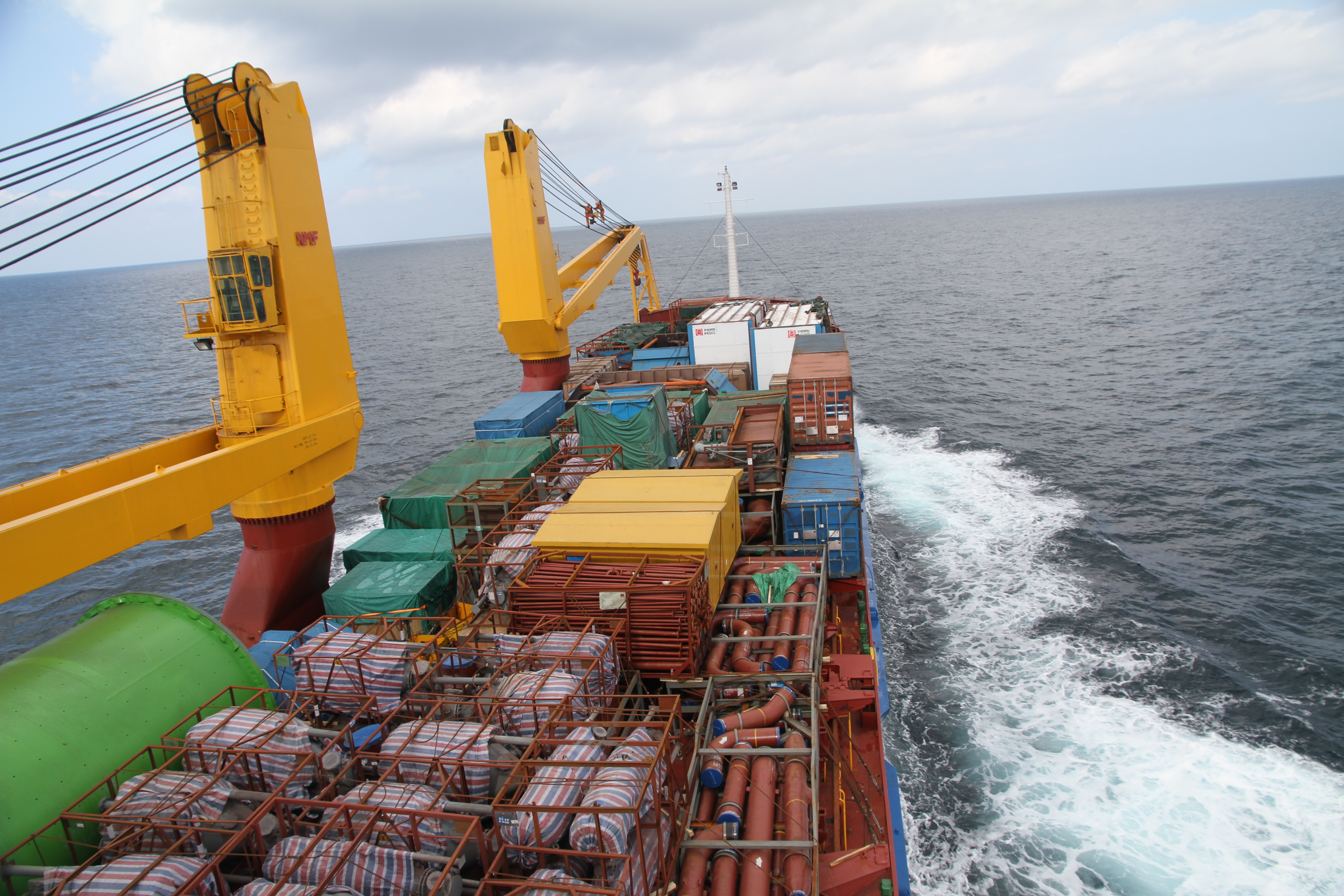 跨越山海，，，，，清静护航：散杂装备跨国运输