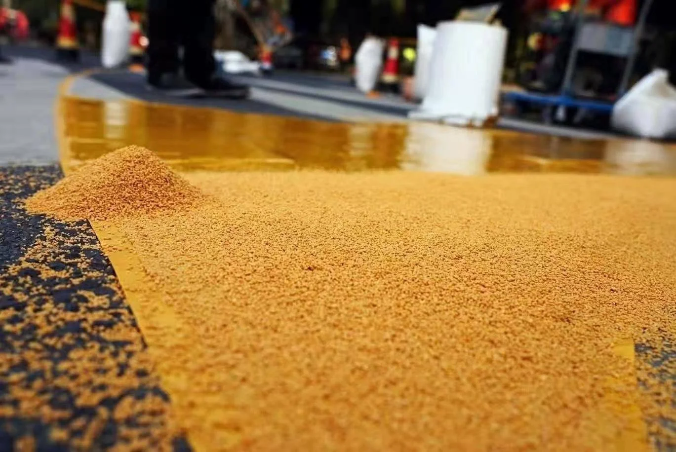 ④黃色陶瓷顆粒彩色防滑路面.jpeg