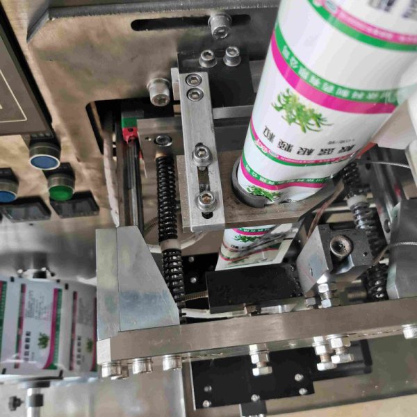 大規(guī)格顆粒入袋包裝機