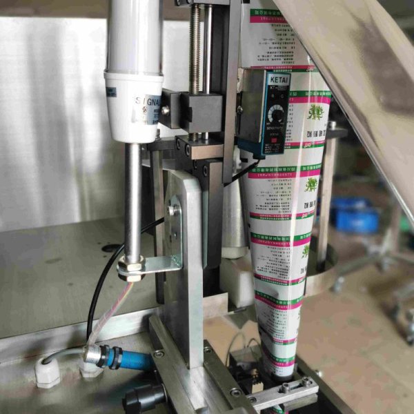 大規(guī)格顆粒入袋包裝機