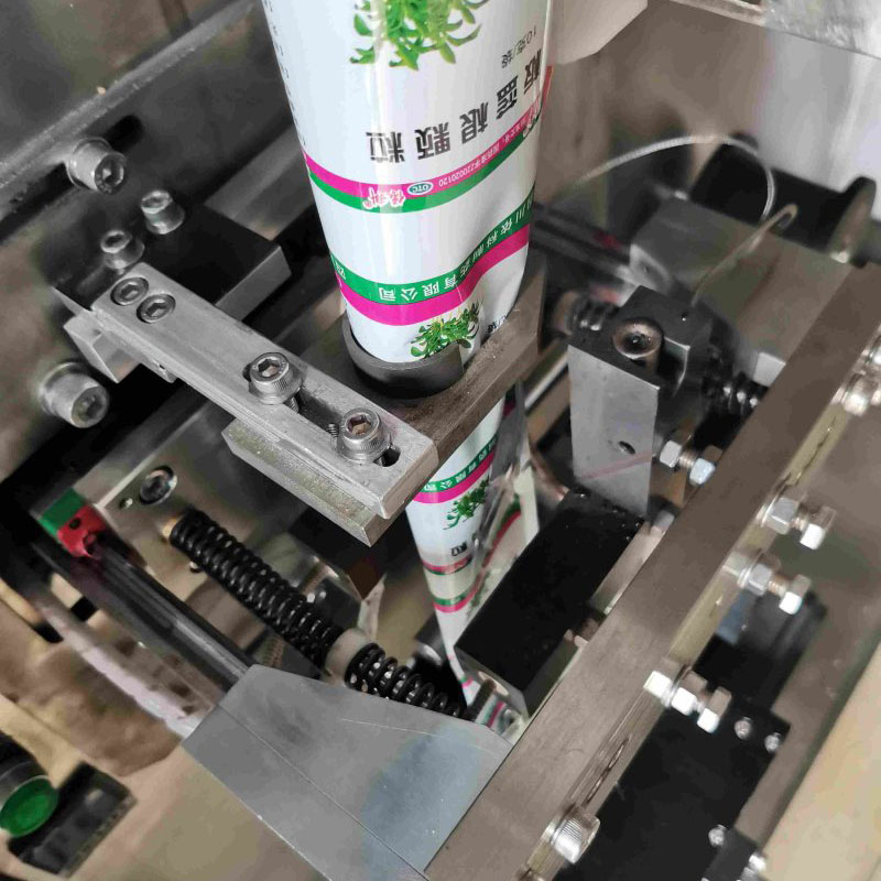 大規(guī)格顆粒入袋包裝機